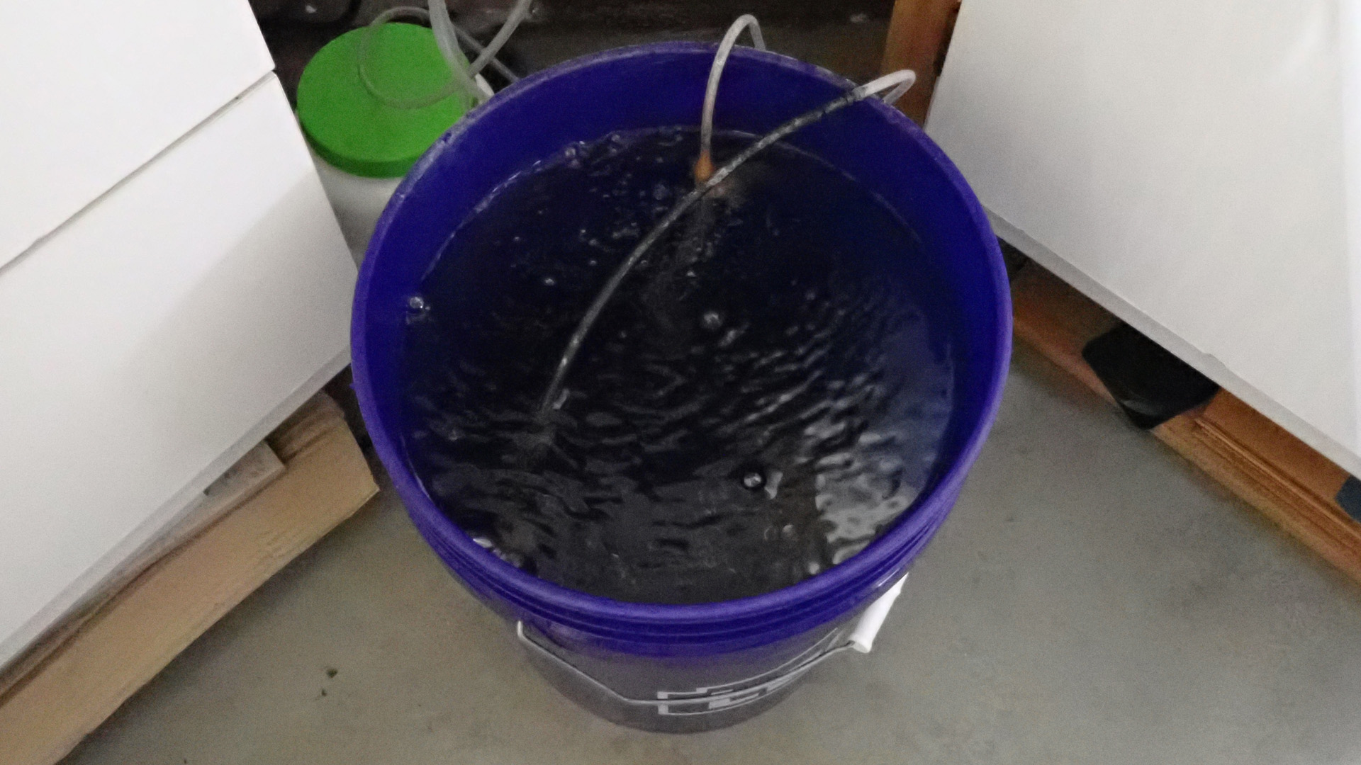 The bucket was used to create a system with no anoxic environment.